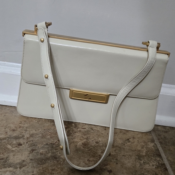 Vintage Salvatore Ferragamo Cream and Gold Shoulder Bag - Picture 15 of 16